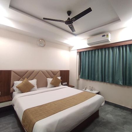 Hotel Earth Inn, Subhash Bridge, Rto Circle, Ahmedabad Exterior photo