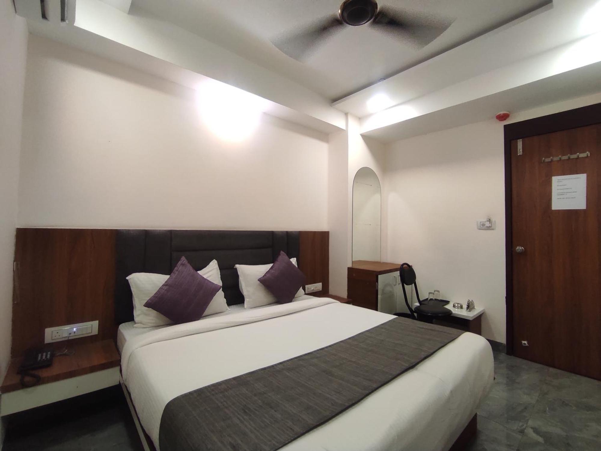 Hotel Earth Inn, Subhash Bridge, Rto Circle, Ahmedabad Exterior photo
