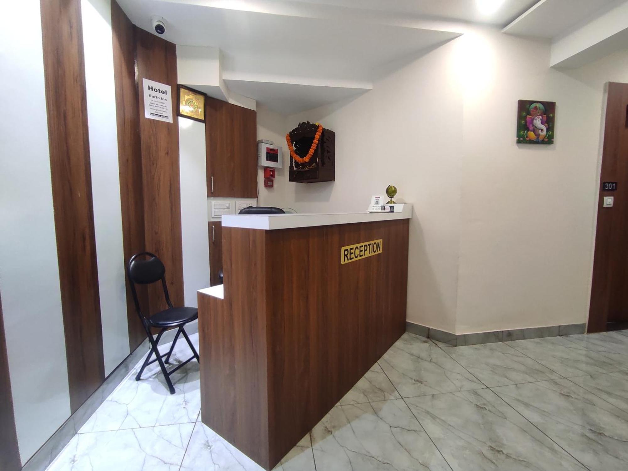 Hotel Earth Inn, Subhash Bridge, Rto Circle, Ahmedabad Exterior photo